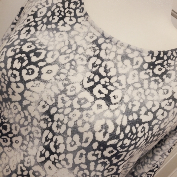 Retrology Gray Animal Print Knit Top Size Large, soft, comfy - Picture 6 of 10